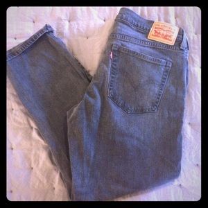 EUC Levi’s Boyfriend Distressed Ankle Gray Jeans